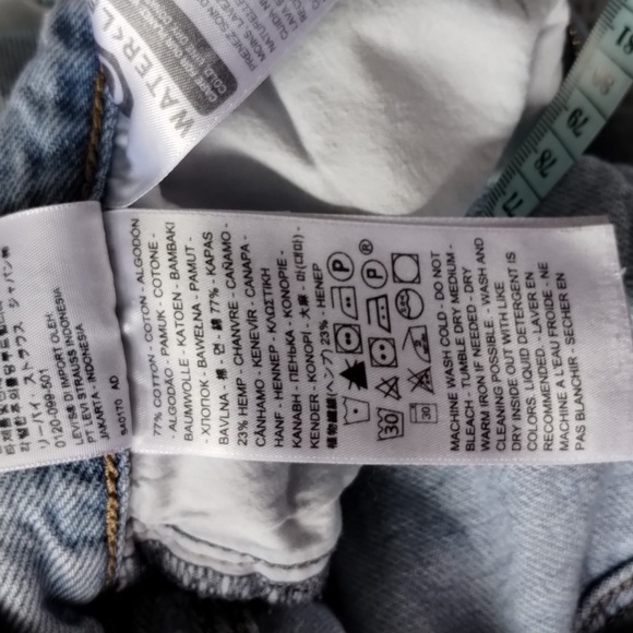 Levi's High Loose Light Wash  Jeans 29 - Picture 7 of 7